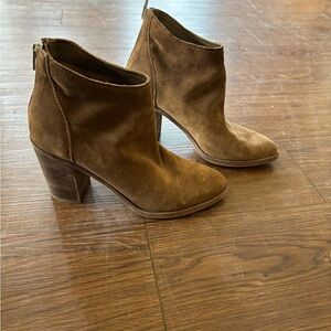 Size 7.5 Dolce Vita Tan Suede Ankle Booties